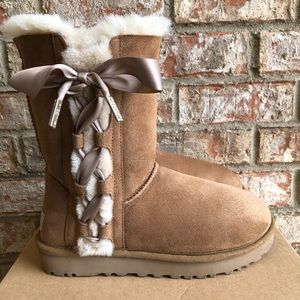 {Authentic} UGG W Pala Lace-Up Boots